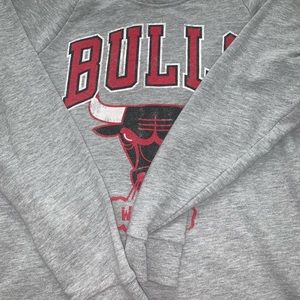 Chicago bulls pullover